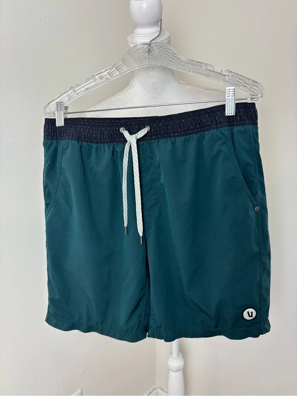 Vuori Kore Shorts in  Teal Size Large